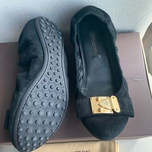 Louis Vuitton suede flats size 37